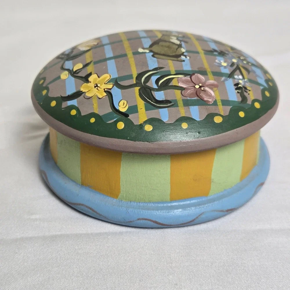 The Home Collection Hand-Painted‎ Trinket Box Bunny Rabbit Flowers 1997 Vintage